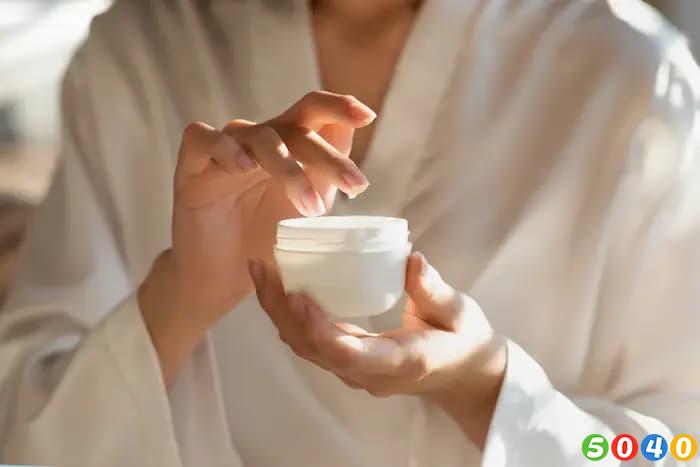 روتین پوستی استفاده ا زکرم ضدلک-5040